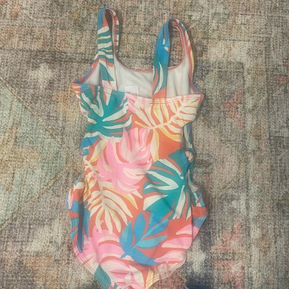 Girls Cat & Jack Cutout Swimsuit and 2 Shorts Lot (Small 6/6x) - Picture 5 of 7